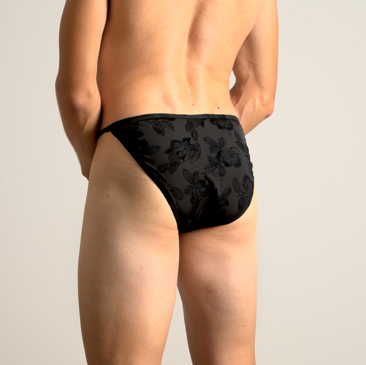 Etseo Luxury Bikini Tanga Black is part of the Etseo Luxury Men's Underwear Collection of Trunks, Bikini Briefs and Bikini Tangas. Etseo Luxury is  for sure our most luxurious collection of products. Very comfortable and elegant pieces. The fabric, manufactured in Barcelona, ​​is of high quality and soft to the touch. At Etseo we manufacture quality men's underwear.
