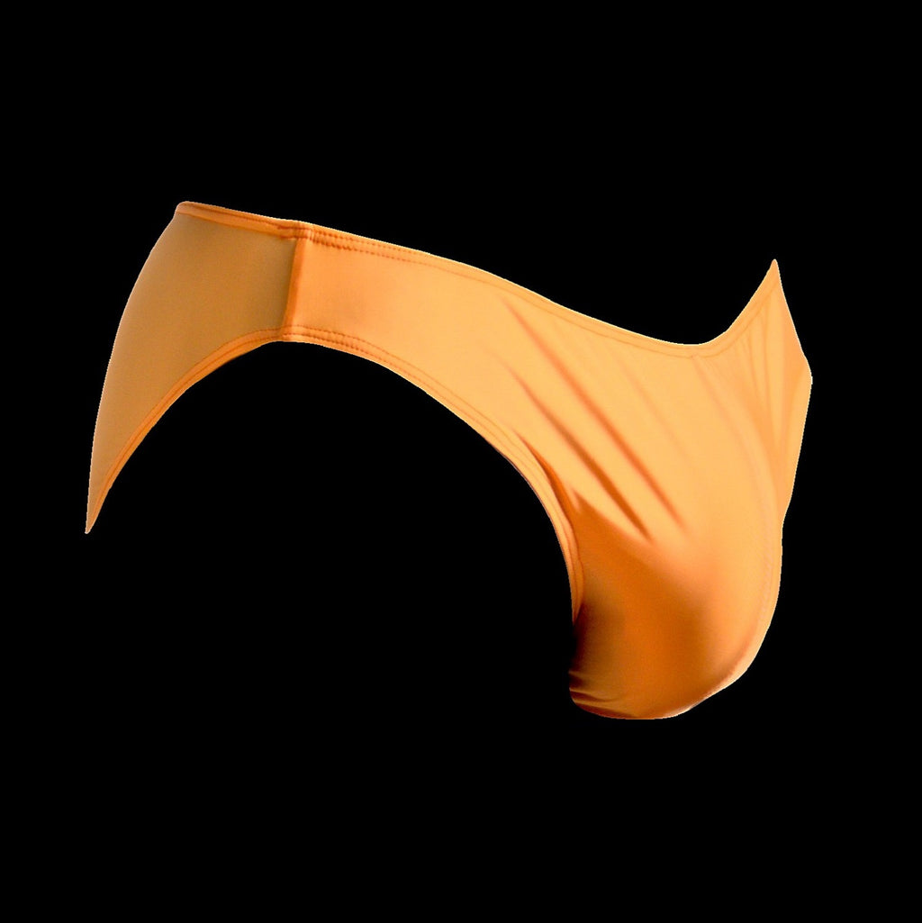 The Bikini Briefs Etseo Campus Orange are part of the Campus Men's Underwear Collection of Boxer Briefs and Bikini Briefs. These Bikini Briefs were designed to be elegant and comfortable. Ideal for day-to-day use, for the quiet of the weekend or even for the practice of demanding sports. Made to be light, elegant, resistant and cheerful. We manufacture quality men's underwear. 