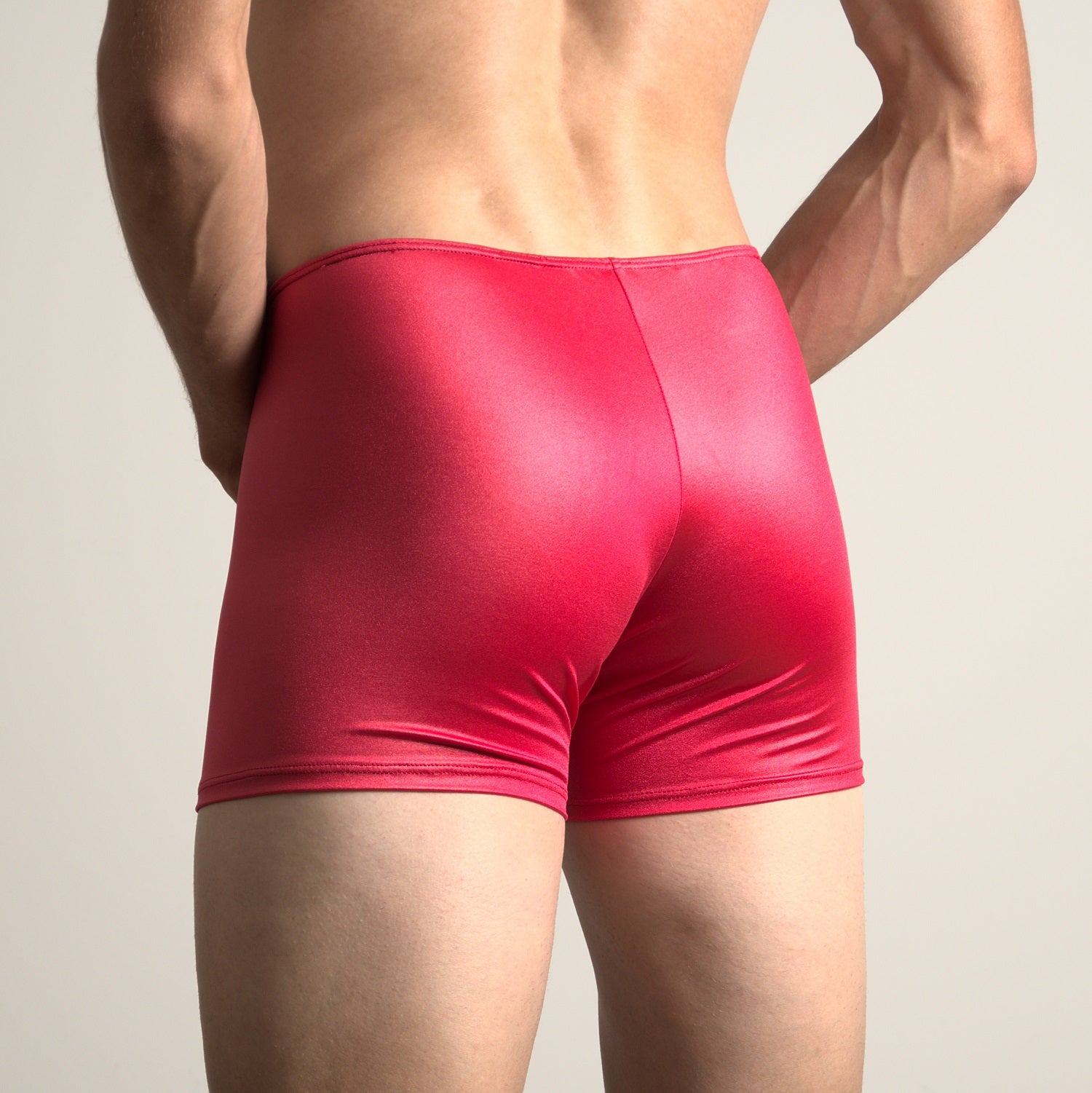 The Etseo Reflex Boxer Brief Red is part of the Etseo Reflex Men's Underwear Collection of Boxer Briefs and Bikini Tangas. Etseo Reflex is an elegant and comfortable collection of products made of a glossy elastic fabric that allows a good fit to the body. At Etseo we manufacture quality men's underwear.