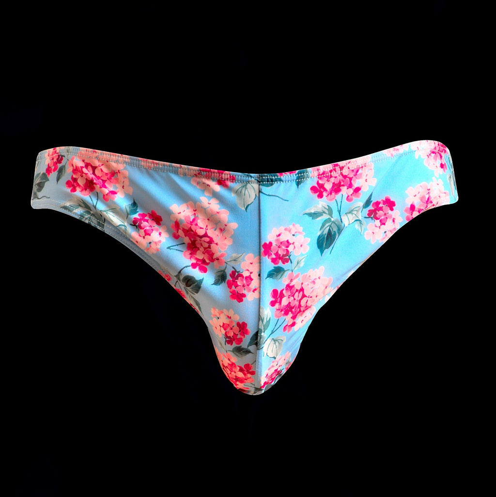 The Etseo Nature Print Bikini Brief Blue is part of the Etseo Nature Print men's underwear collection of Boxer Briefs and Bikini Briefs. Etseo Nature Print is manufactured in a printed light, soft and comfortable fabric with modern floral patterns. At Etseo we manufacture quality men's underwear.